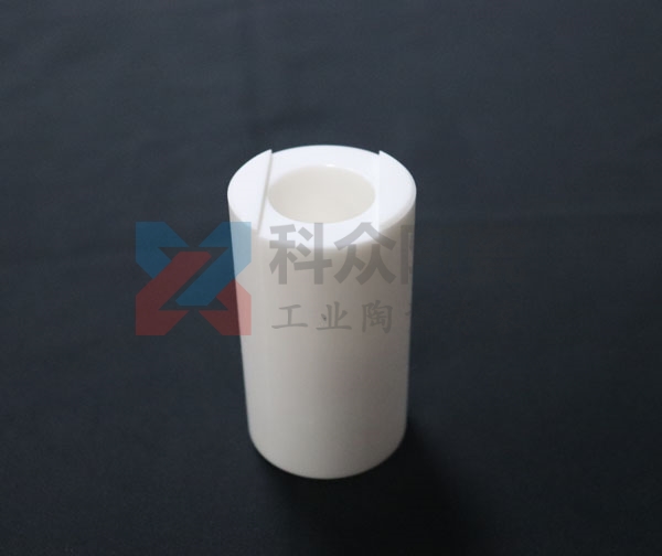 高鋁陶瓷耐磨管是什么？它的優(yōu)點(diǎn)在哪？